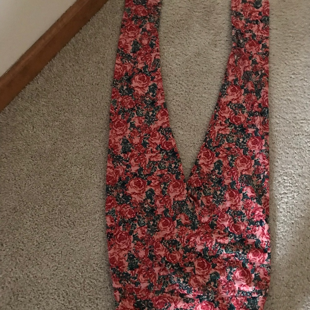 Rose Print Lularoe TC leggings.